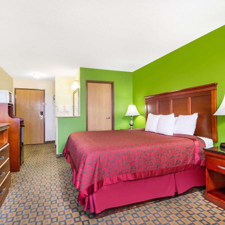 Days Inn & Suites By Wyndham Уичита Экстерьер фото